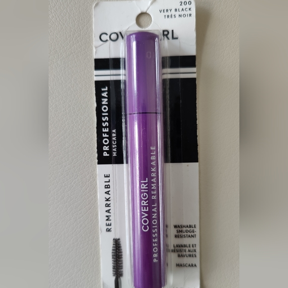 CoverGirl Professional Remarkable Mascara - Very Black - Picture 1 of 2